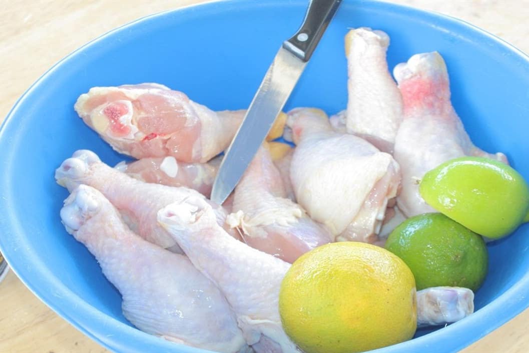 Bật mí 4 cách khử mùi thịt gà ôi cực nhanh, giúp thịt trắng thơm - Dakan
