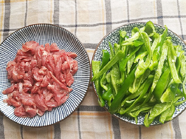 Bò xào ớt sừng cay thơm